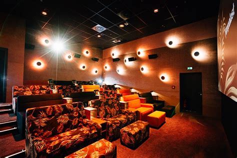 Filmpalasts umfangreiche Bibliothek